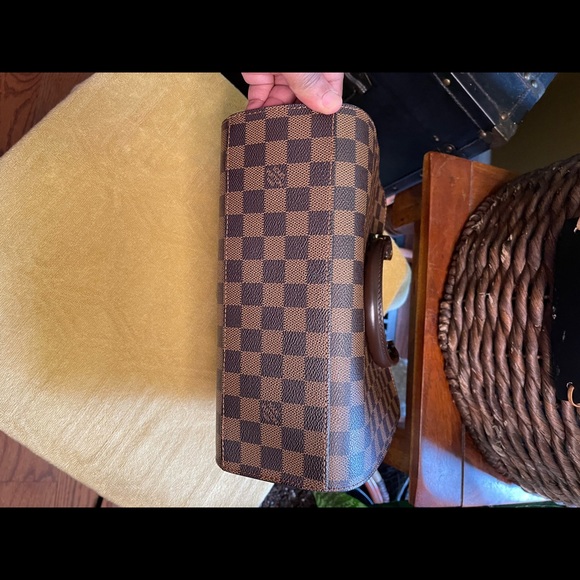 Authentic DE Louis Vuitton Triana Tote - Picture 9 of 15
